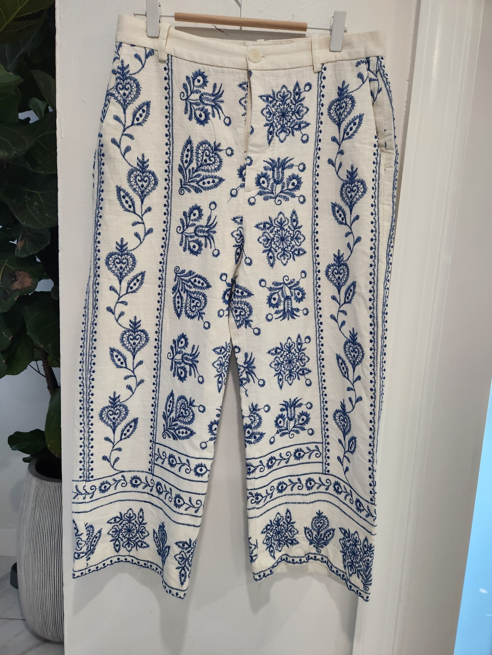 Zara Cream Wide-Leg Capris with Blue Embroidered Floral Print - Picture 2 of 13